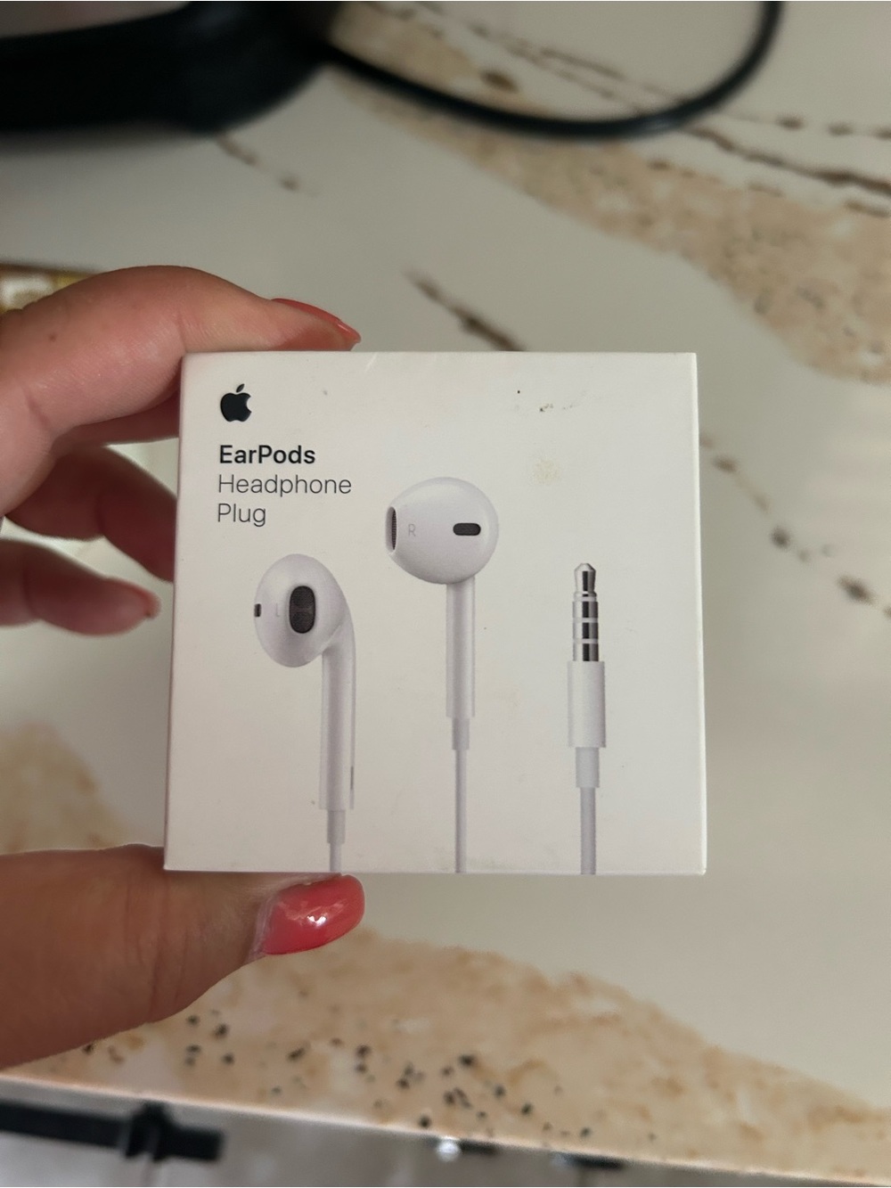 Apple EarPods with 3.5mm Plug - White